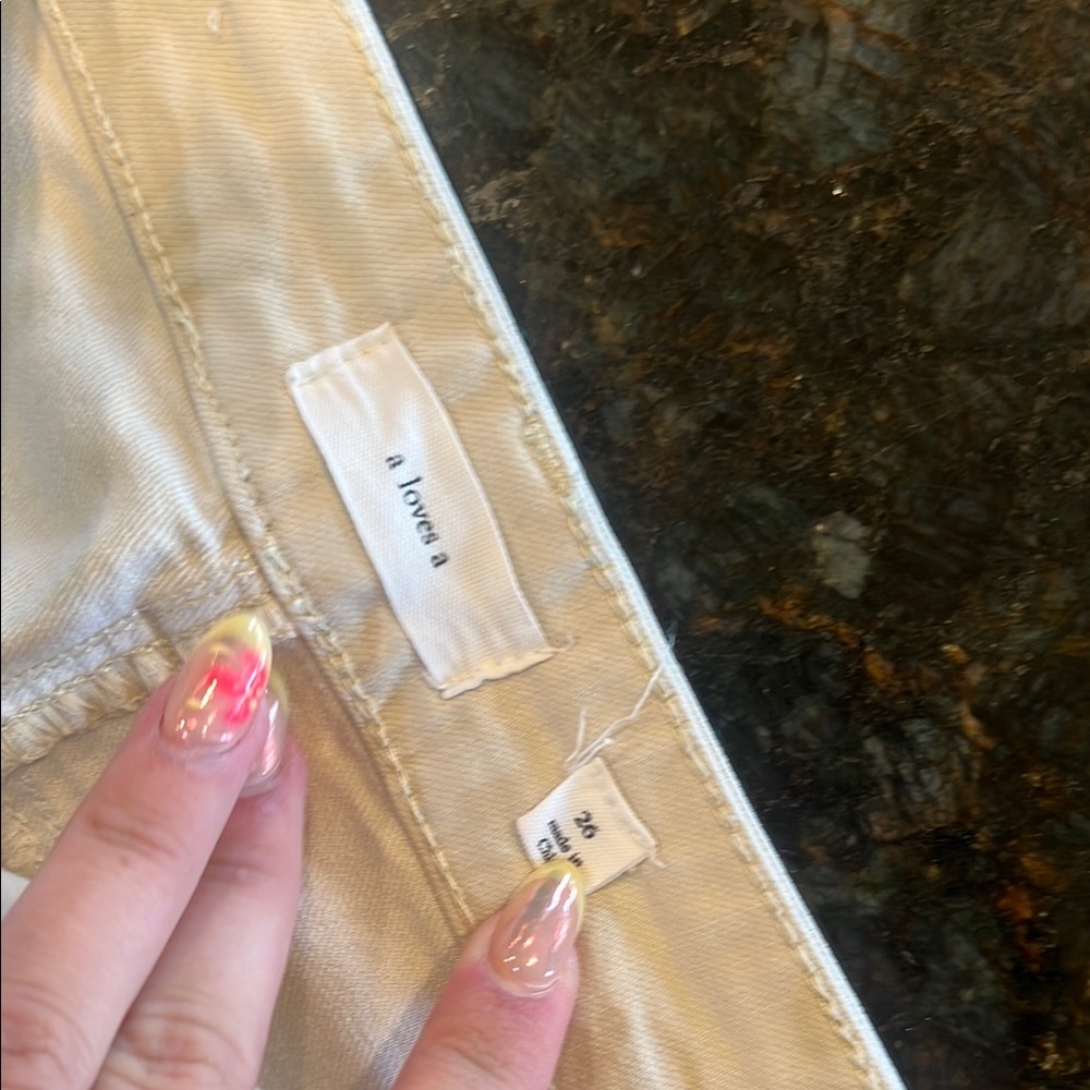 Off White High-Waisted Jeans - Picture 3 of 5